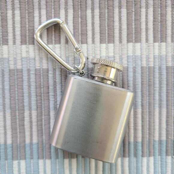 NWOT Personalized "CHRIS" Mini Novelty Flask Keychain Carabiner Clip Screw Cap - Picture 3 of 9